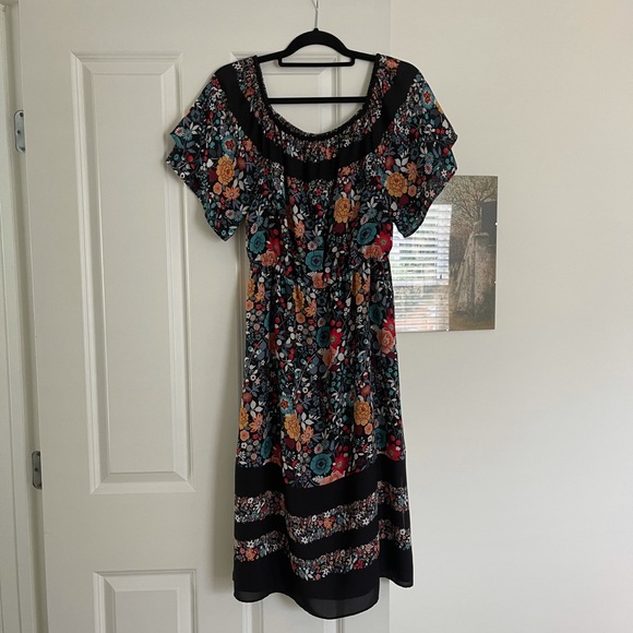 LOFT Dresses & Skirts - Flirty & Floral Loft Dress